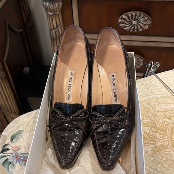 Manolo Blahnik Brown Heels Timeless Elegance main image 5
